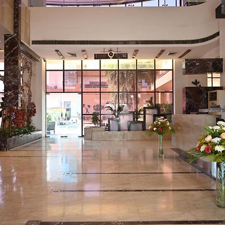 Club Florence غورغاون المظهر الخارجي الصورة
