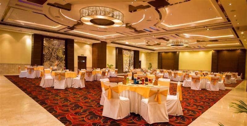 Club Florence غورغاون المظهر الخارجي الصورة