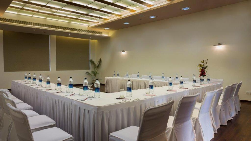 Club Florence غورغاون المظهر الخارجي الصورة