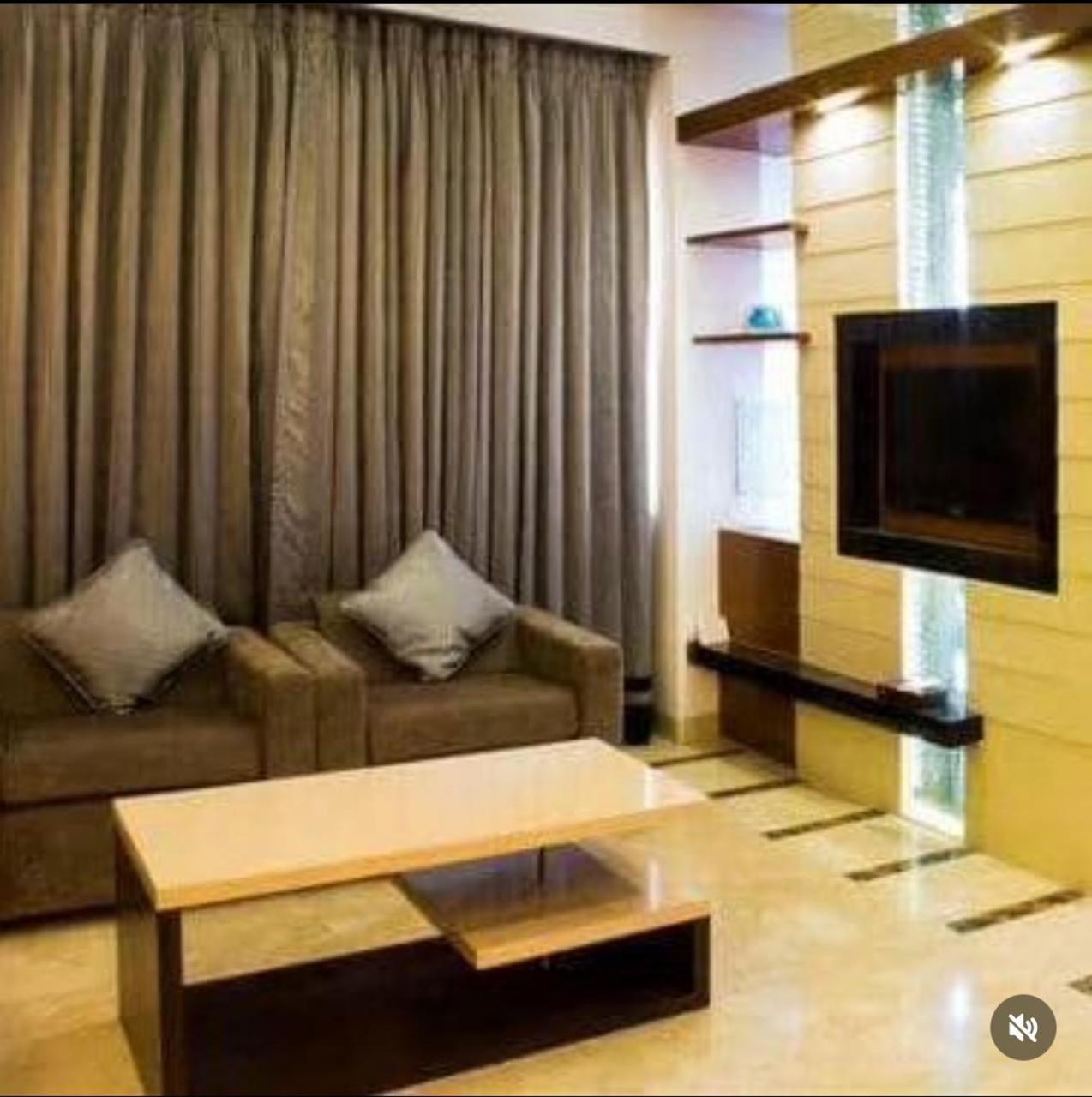 Club Florence غورغاون المظهر الخارجي الصورة
