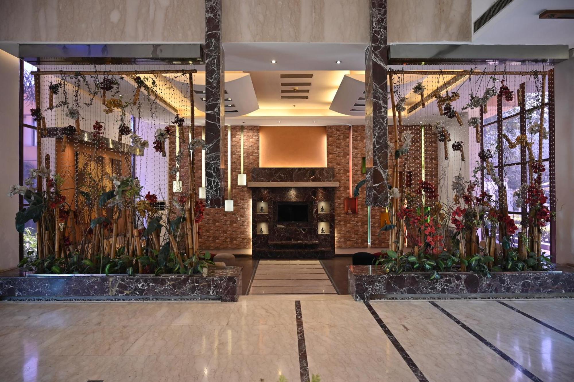 Club Florence غورغاون المظهر الخارجي الصورة